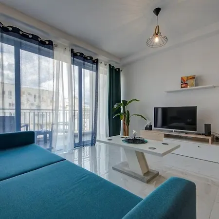 Brand-new Stylish Seaside Escape In Qawra, Steps From The Sea