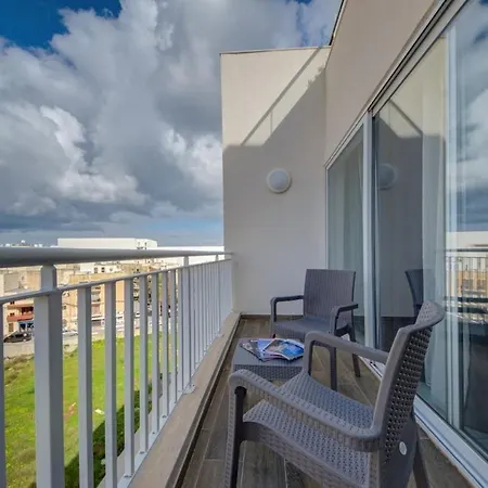 Brand-new Stylish Seaside Escape In Qawra, Steps From The Sea Apartman *