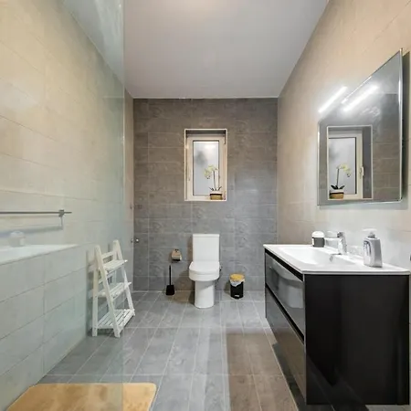 Brand-new Stylish Seaside Escape In Qawra, Steps From The Sea San Pawl il-Baħar