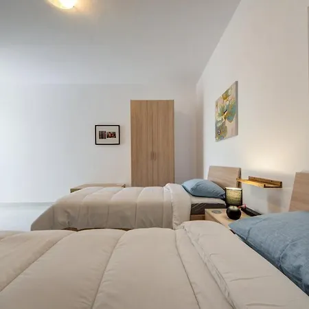 Apartman Brand-new Stylish Seaside Escape In Qawra, Steps From The Sea San Pawl il-Baħar