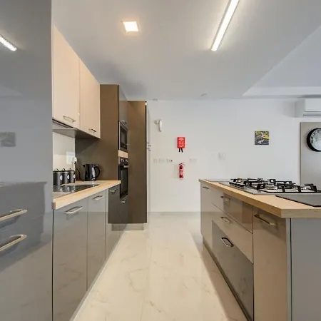 Daire Brand-new Stylish Seaside Escape In Qawra, Steps From The Sea St. Paul's Bay