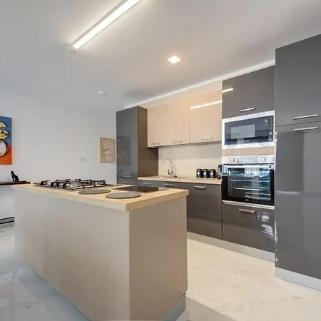 Brand-new Stylish Seaside Escape In Qawra, Steps From The Sea