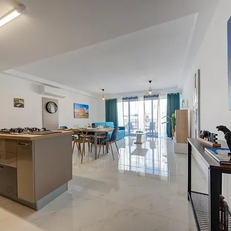 Brand-new Stylish Seaside Escape In Qawra, Steps From The Sea *
